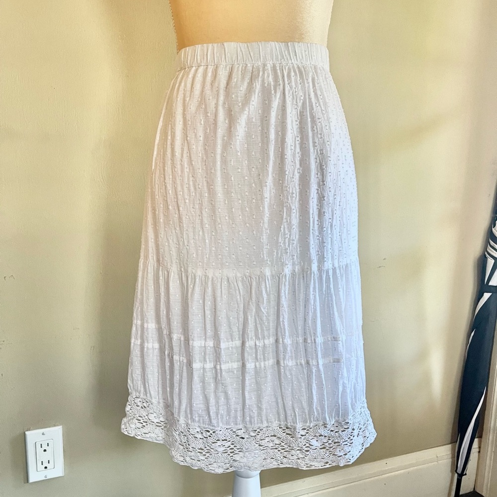 Beautiful and Ultra Feminine White Swiss Dot With Crochet Hem Skirt Size XL